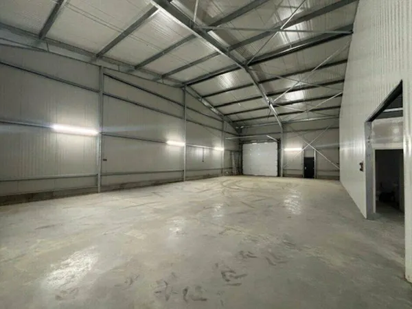 Local d'activité 200 m²