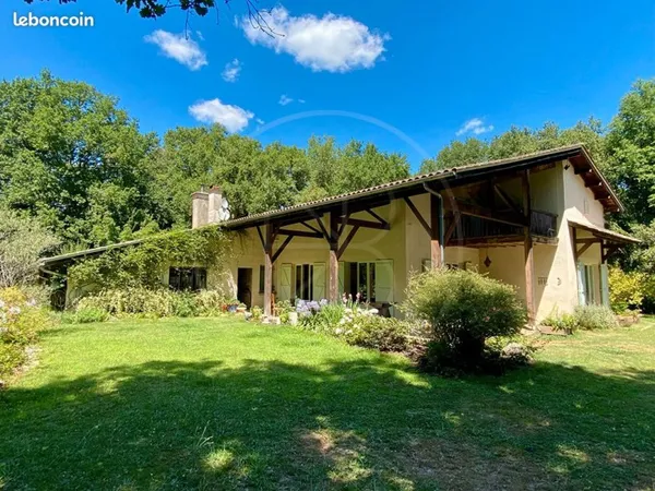 Maison 9 pièces 324 m²