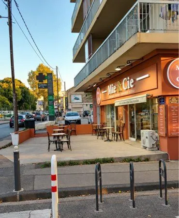 Boulangerie rénovée avec terrasse 13009