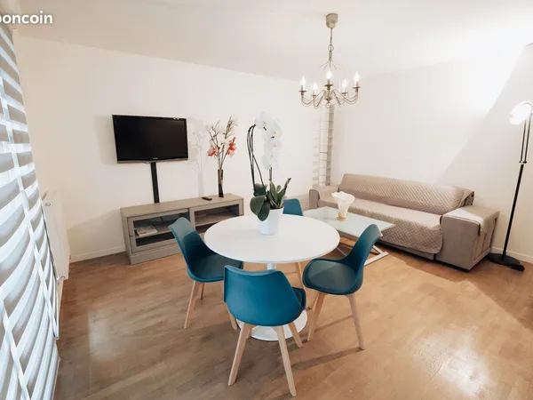 MAISONS-ALFORT - LES JULLIOTTES / MAIRIE 2 PIÈCES MEUBLÉ AVEC TERRASSE ET JARDIN — 46 m²