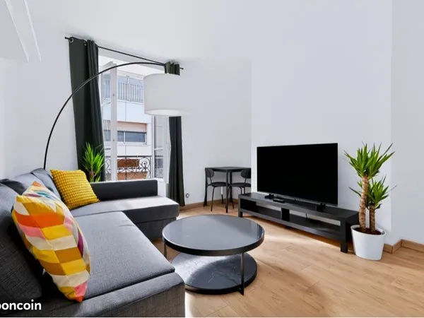 Superbe 2 pièces 30m2 rénové, meublé et lumineux