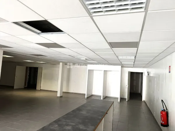 A vendre , Vernon ( 27200 )  local commercial 426 m2