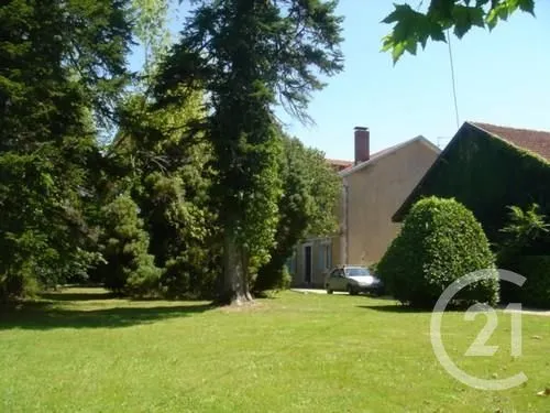 Maison 8 pièces 221 m²