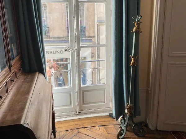 Paris 6e Chambre d'étudiant dans grand appartement