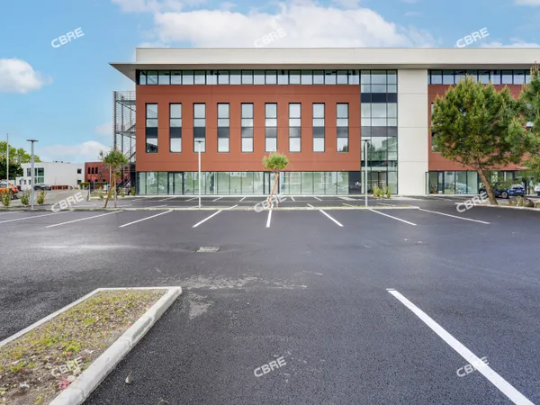 Local professionnel 2158 m²