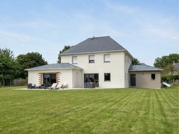 Maison familiale 5 chambres - Terrain de 2 000 m² - À 2 min de la gare de Combourg