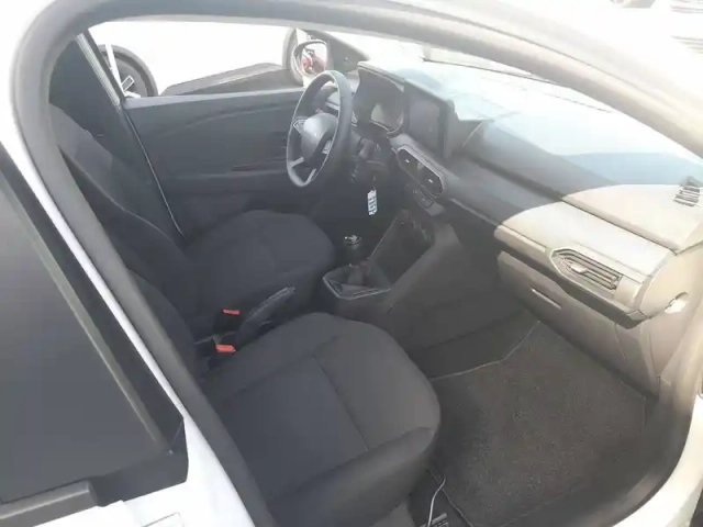 Dacia Sandero sce 65 — photo 14
