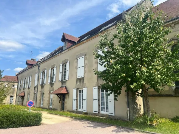 Location Appartement 3 pièces 71 m² Sainte-Sévère