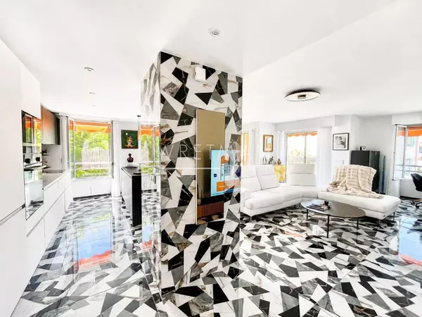 Appartement 4 Pièces entièrement rénové avec terrasse et garage dans Résidence de Standing - Cannes 