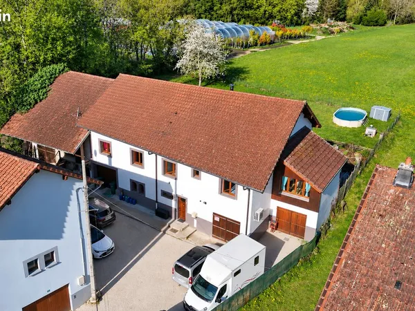 Maison 8 pièces 275 m²