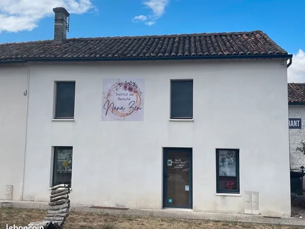 Local commercial 55 m² — place commerçante — Balzac (16)