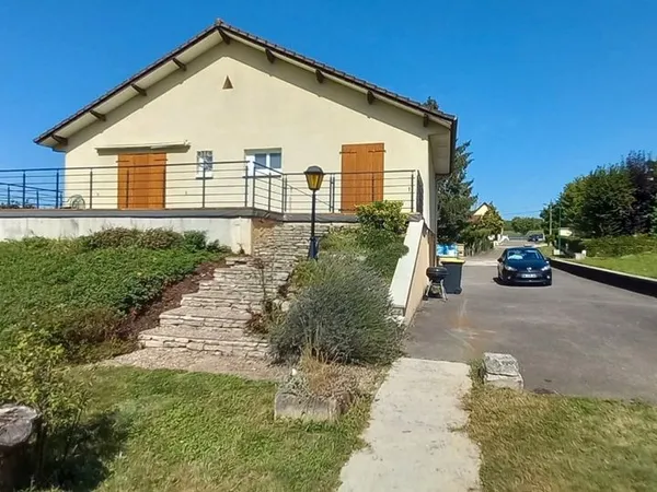 Maison meublée à louer voray sur l'ognon