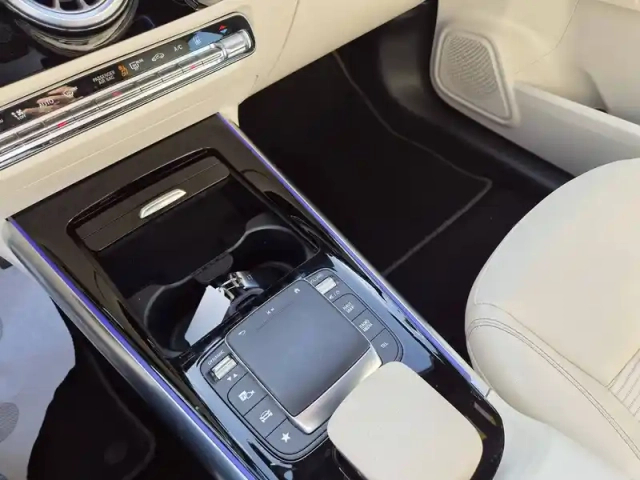 Mercedes Eqa 250 — photo 18