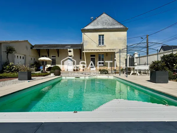 Saint Lambert. Maison 130m2, dépendances 155m2