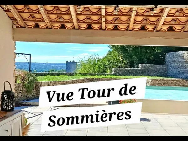 Vue sur la tour du château de Sommières