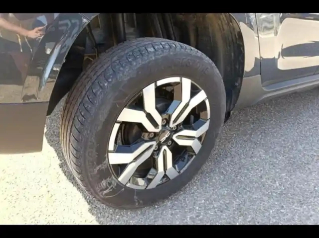 Dacia Duster 1.0 eco-g 100ch  journey + 4x2 — photo 13