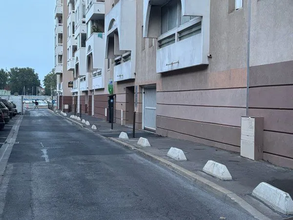 Place de parking dans résidence sécurisée