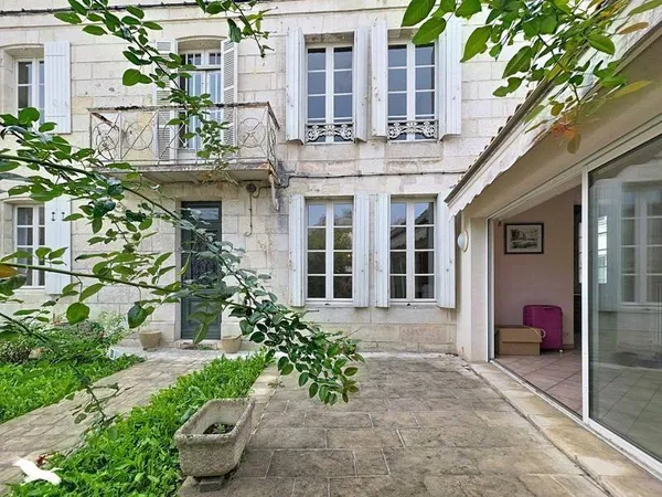 Maison 8 pièces 279 m²