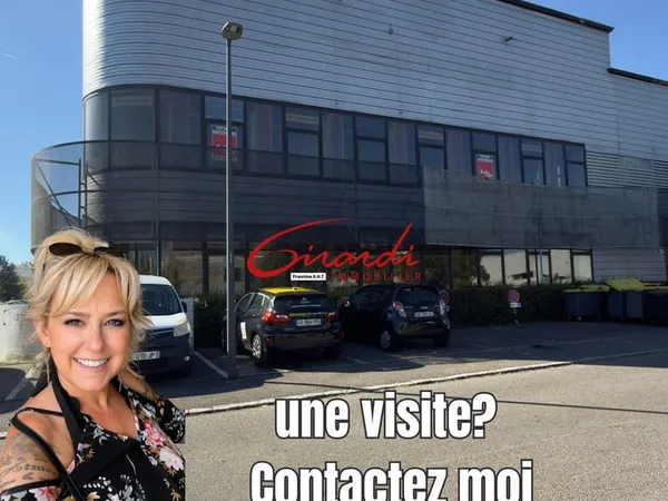 À VENDRE LOCAUX PROFESSIONNELS DE 454 m2 AVEC 6 PLACES DE