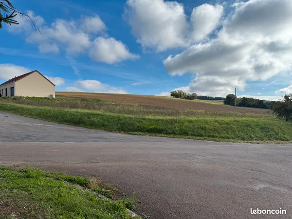 Terrain constructible 1051 m² Béon
