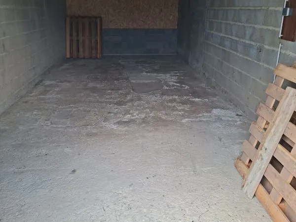 Location i