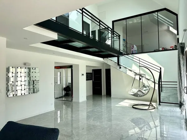 Maison 9 pièces 243 m²