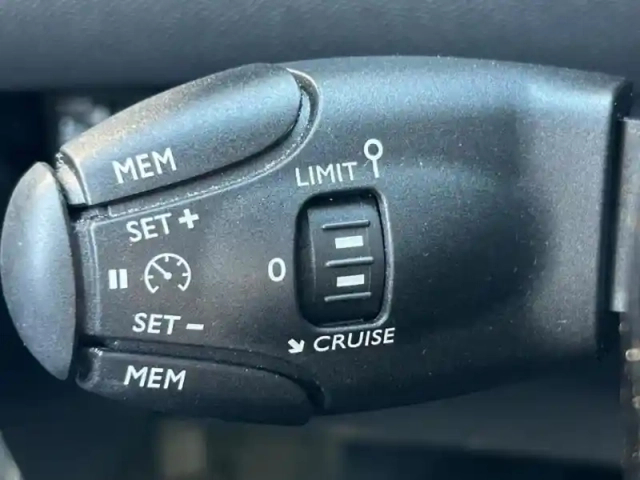 Peugeot 208 e- 136ch style — photo 10