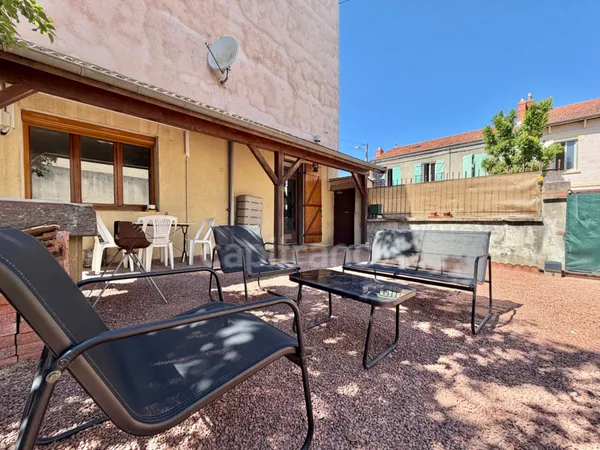 APPARTEMENT 61 M2, 2 CHAMBRE, COUR DE 80 M2, GARAGE, FIBRE OPTIQUE, DOUBLE VITRAGE + VOLETS ROULANTS