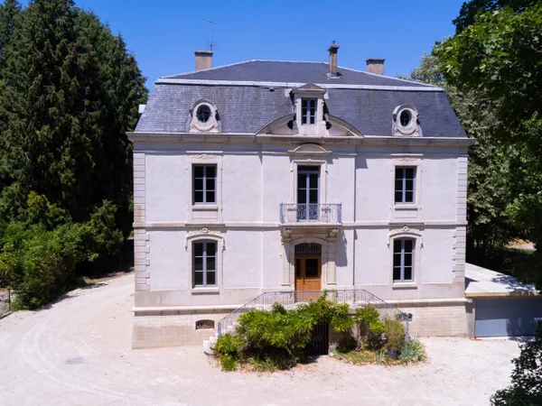 Maison de Maître de 360 m2sur plus de 13000m2 de terrain