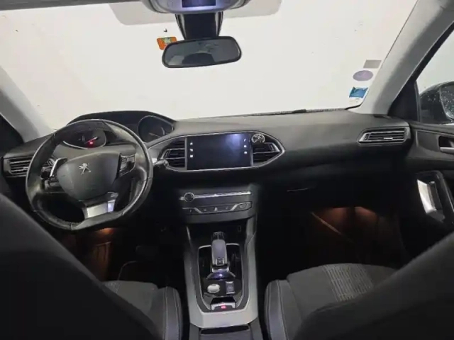 Peugeot 308 sw 1.2 puretech 130ch e6.3 s&amp;s allure eat8 — photo 10