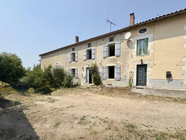 Charmante maison de campagne de 5 chambres à Manot