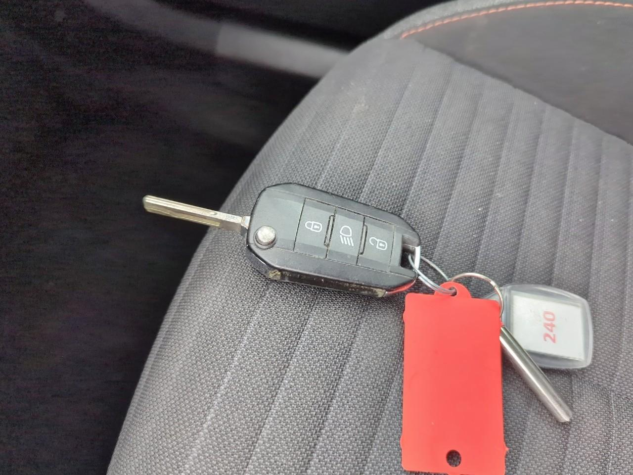 Peugeot 2008 puretech 100 s&s bvm6 active pack — photo 21