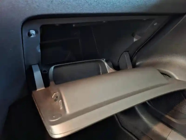 Peugeot 208 puretech 100 s&amp;s bvm6 — photo 25