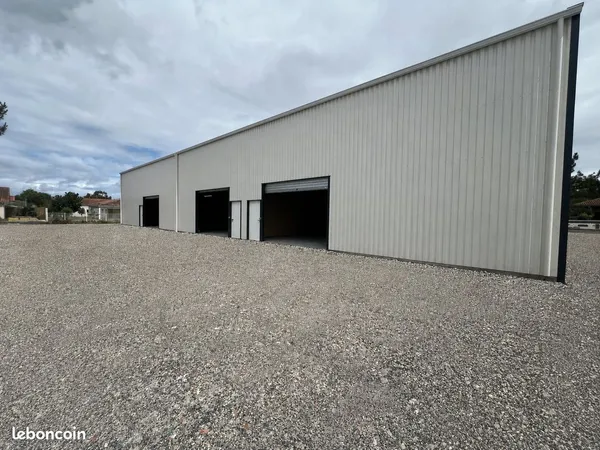 Box / local d'activité 124 m² + 123 m² de plateforme, porte 4x3 m, Biscarrosse, direct propriétaire