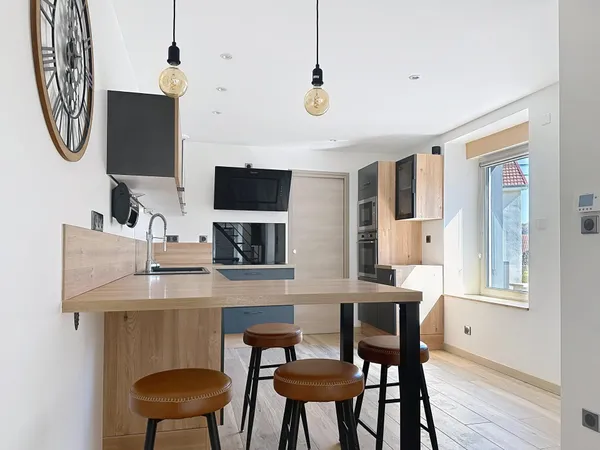 MANDEURE - Une maison pleine de charme, aux beaux volumes et aux multiples possibilités !