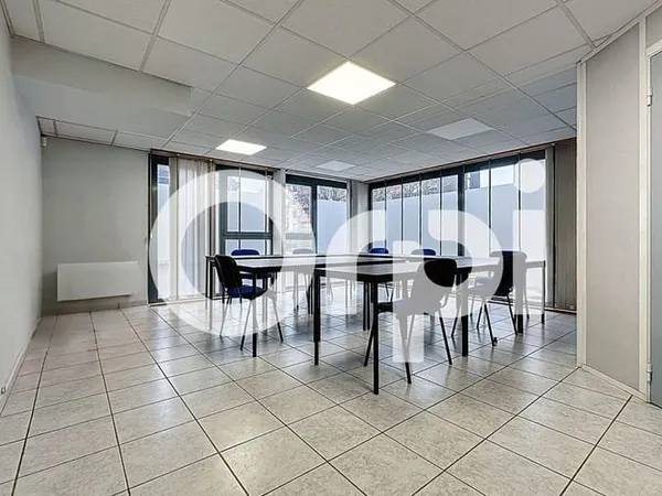 Bureau 54 m²