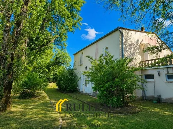 Maison de caractère XVIIe 182 m2 avec dépendances et grand