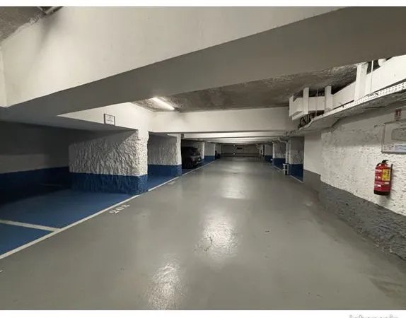 Parking/box 625 m² PARIS 08