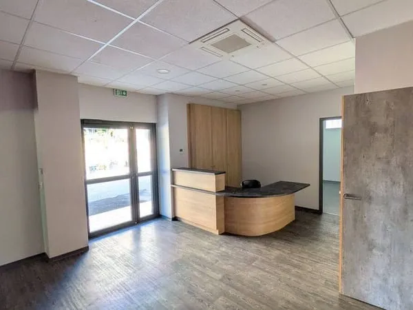Local professionnel 270 m²