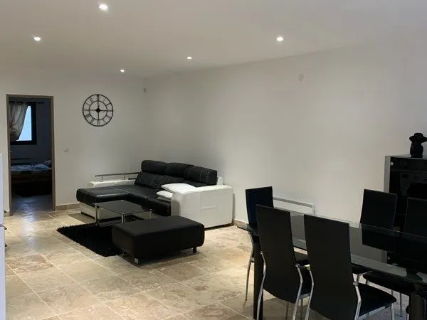 Bas de villa 80m2 avec 2 places de parking
