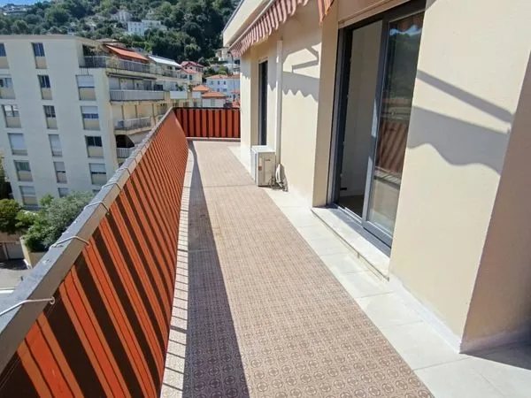Particulier vend 3 pièces 75 m /60 m terrasse Nice nord début boulevard jean behra