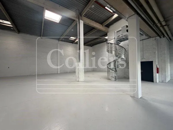 Local d'activité 679 m²