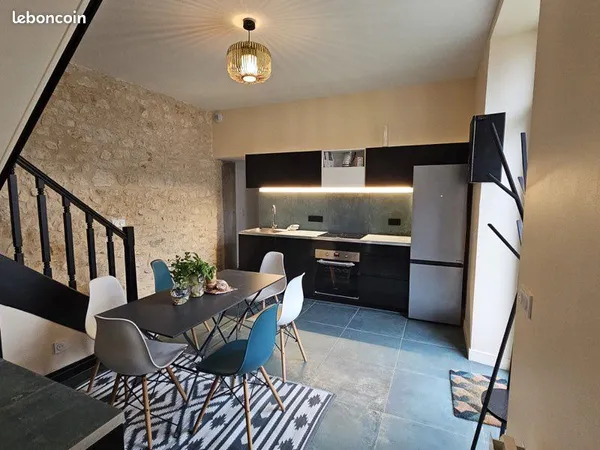 Chambre avec salle d'eau dans maison individuelle en colocation à Tasdon