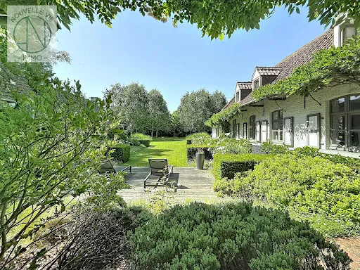 Maison 7 pièces 325 m²