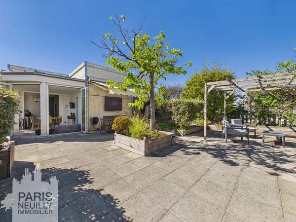 LEVALLOIS-SQUARE MATHILDE GIRAULT: DUPLEX + TERRASSE 166m²+ BOX