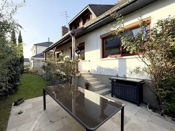Maison individuelle rénovée 140m² avec sous-sol et jardin
