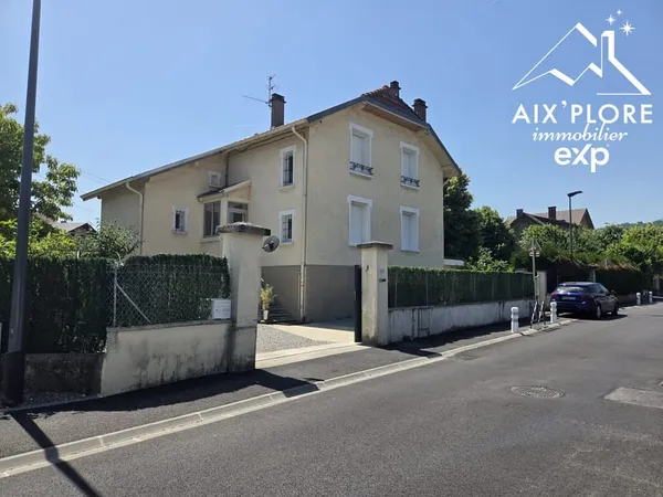 MAISON FAMILIALE / BUREAUX - 226 M² - TERRAIN 587 M²