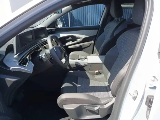 Peugeot 5008 plug-in hybrid 225 ch e-dcs7 — photo 9
