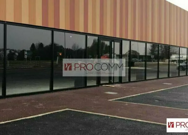 Local commercial 143 m²