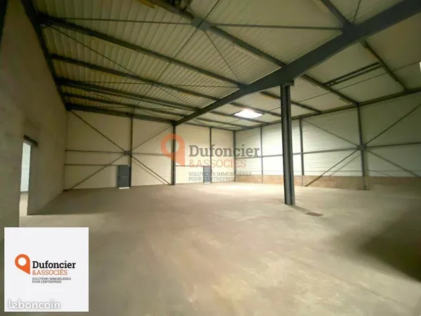 LOCAL D'ACTIVITE 900 m² POITIERS